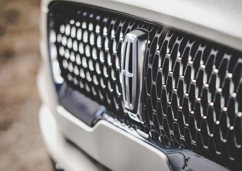 The grille of the 2024 Lincoln Aviator® Reserve model with an eye-catching repeated field of Lincoln Star logo shapes | Lincoln Demo 3 in Wooster OH