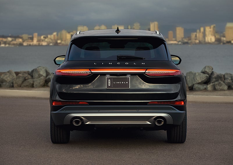 The rear lighting of the 2024 Lincoln Corsair® SUV spans the entire width of the vehicle. | Lincoln Demo 3 in Wooster OH
