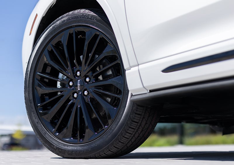 The stylish blacked-out 20-inch wheels from the available Jet Appearance Package are shown. | Lincoln Demo 3 in Wooster OH