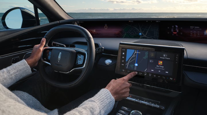 The driver of a 2024 Lincoln Nautilus® SUV interacts with the new Lincoln Digital Experience. | Lincoln Demo 3 in Wooster OH