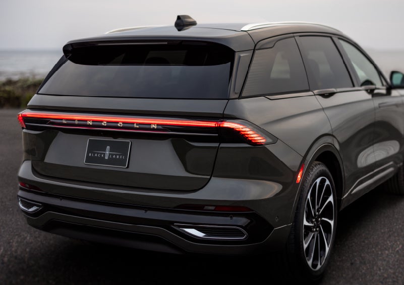 The rear of a 2024 Lincoln Black Label Nautilus® SUV displays full LED rear lighting. | Lincoln Demo 3 in Wooster OH