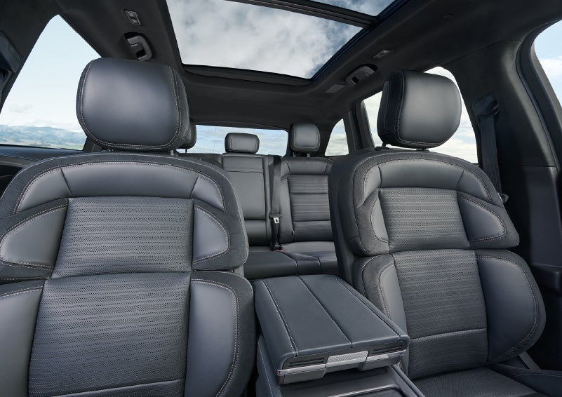 The spacious second row and available panoramic Vista Roof® is shown. | Lincoln Demo 3 in Wooster OH