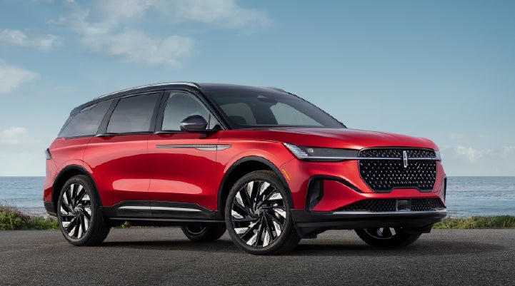 A 2025 Lincoln Nautilus® Reserve model is shown with the stylish available Jet Appearance Package. | Lincoln Demo 3 in Wooster OH