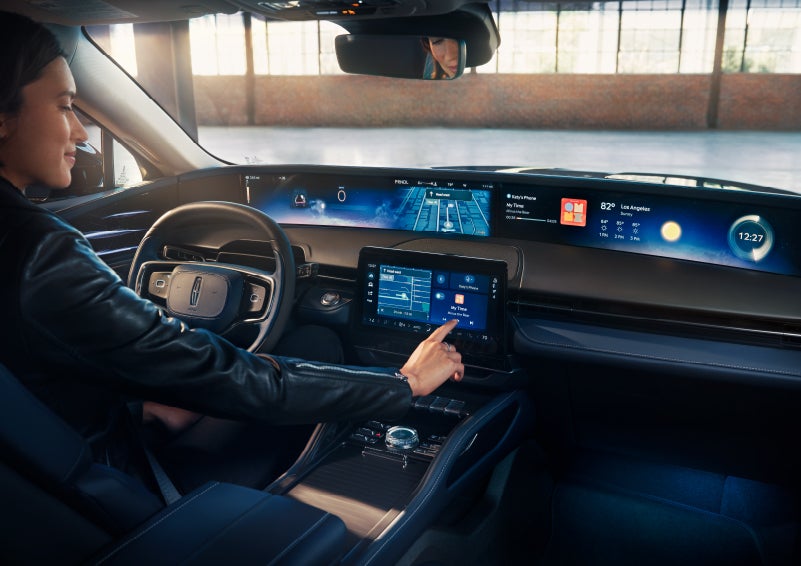 The driver of a 2025 Lincoln Nautilus® SUV interacts with the center touchscreen. | Lincoln Demo 3 in Wooster OH