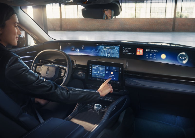 The driver of a 2026 Lincoln Nautilus® SUV interacts with the center touchscreen. | Lincoln Demo 3 in Wooster OH